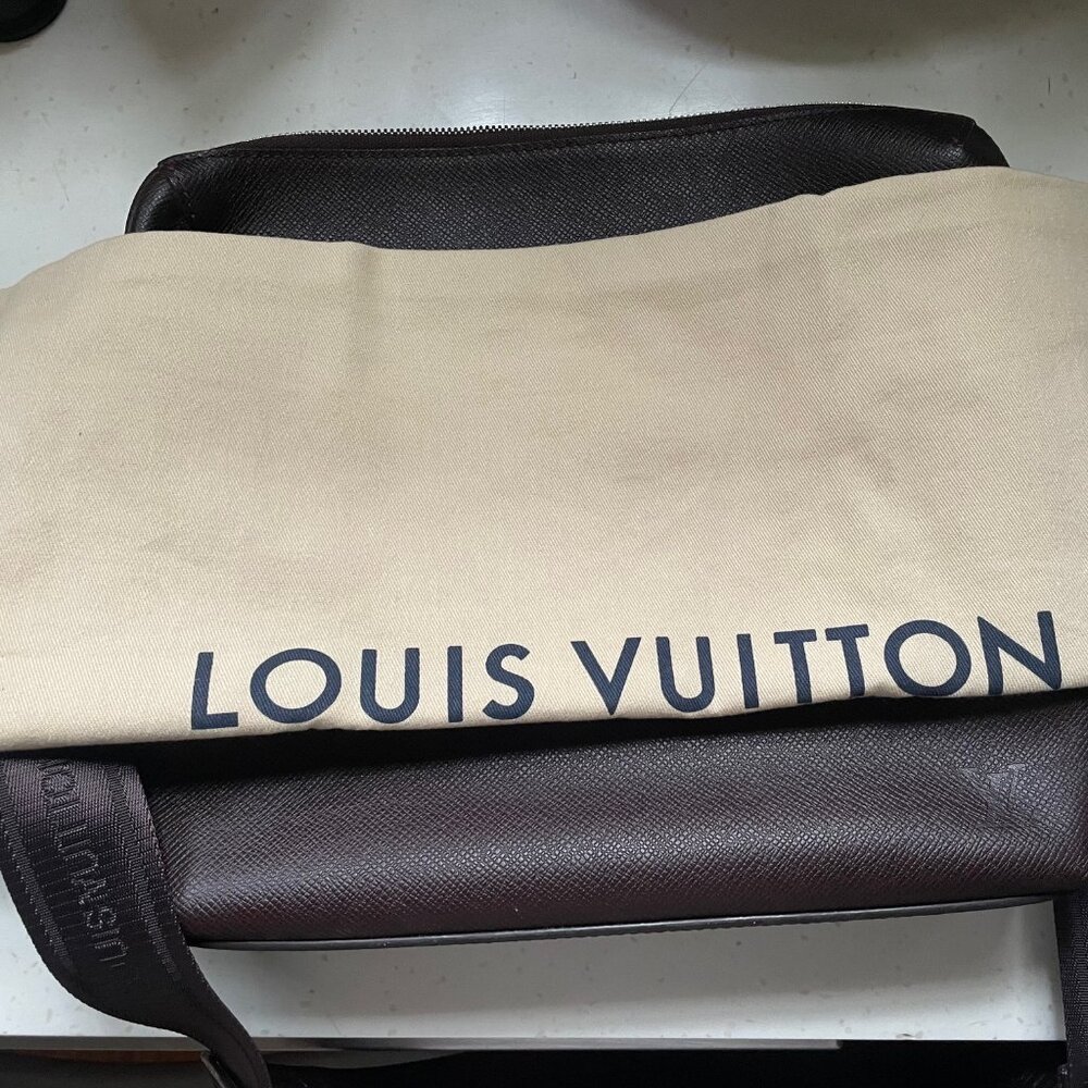 Louis Vuitton Brown Taiga Messenger / Tote Bag